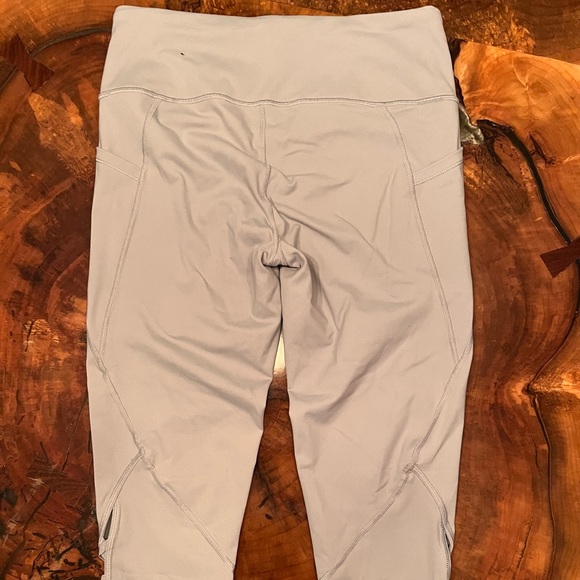 Victoria’s Secret Size M Knockout Capri - Picture 2 of 5